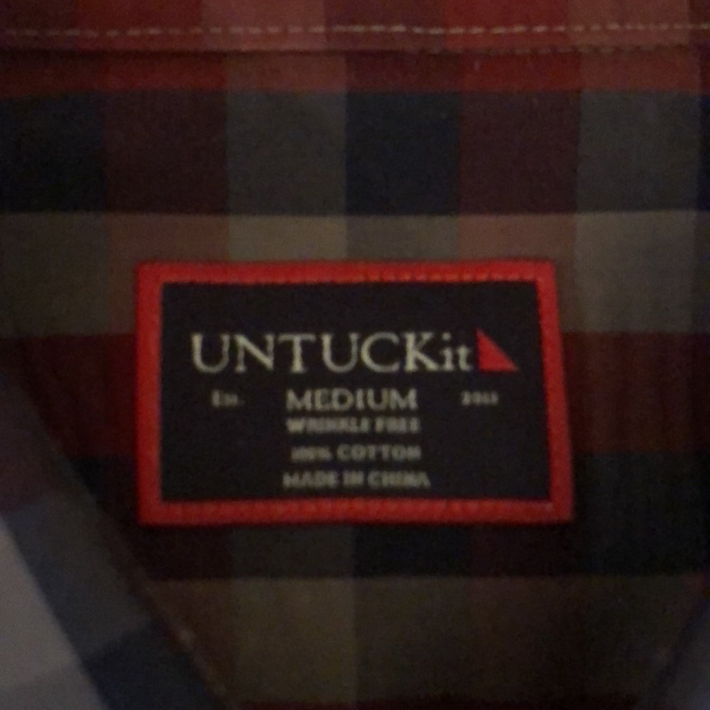NWOT UNTUCK IT, MENS, MED. - Picture 3 of 5